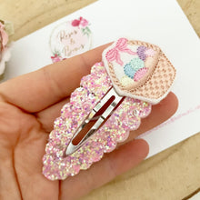 Load image into Gallery viewer, Easter Basket Glitter and Felt large snap clip