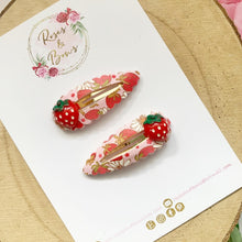 Load image into Gallery viewer, Strawberry scalloped snap clip set
