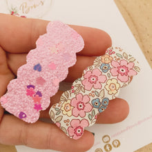 Load image into Gallery viewer, Pink floral scalloped snap clip set