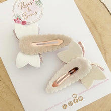 Load image into Gallery viewer, Nude Floral Print Bow scalloped snap clip set