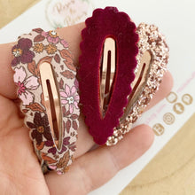 Load image into Gallery viewer, Autumn rose gold & berry scalloped snap clip set