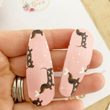 Load image into Gallery viewer, Pink sausage dog snap clips set