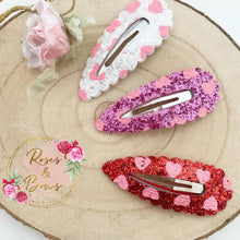 Load image into Gallery viewer, Love Heart Glitter Large Snap Clip