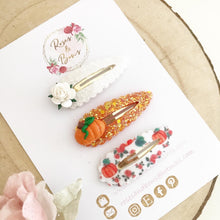 Load image into Gallery viewer, Pumpkin glitter scalloped snap clip set