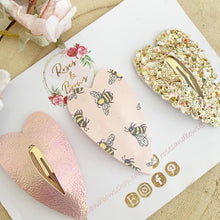 Load image into Gallery viewer, Pink bee heart glitter and leatherette scalloped snap clip set