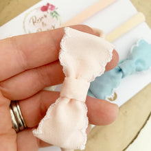Load image into Gallery viewer, Baby headband set - scalloped ribbon bow headband set