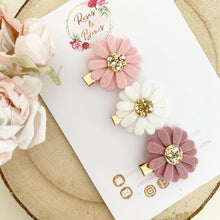 Load image into Gallery viewer, Pink Daisy alligator clip set