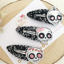 Load image into Gallery viewer, Skull Star glitter large snap clip