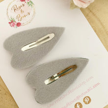 Load image into Gallery viewer, Grey swan heart glitter scalloped snap clip set
