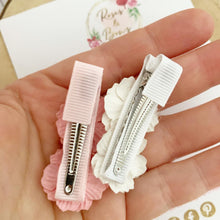 Load image into Gallery viewer, Blossom flower pink and white alligator clip set