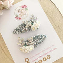 Load image into Gallery viewer, Dainty Silver Reindeer Snap Clip