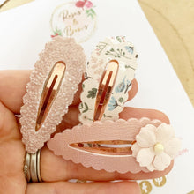 Load image into Gallery viewer, Neutral nude floral scalloped snap clip set