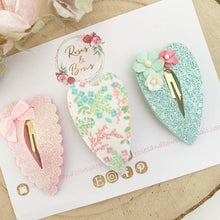 Load image into Gallery viewer, flower glitter heart scalloped snap clip set