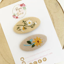 Load image into Gallery viewer, Embroidered flower snap clip set