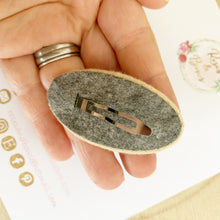 Load image into Gallery viewer, Embroidered flower snap clip set