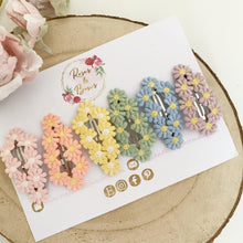 Load image into Gallery viewer, Crochet Daisy Snap Clip Set