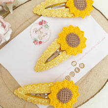 Load image into Gallery viewer, Sunflower large glitter snap clip