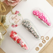 Load image into Gallery viewer, Valentines Day shaker snap clip set