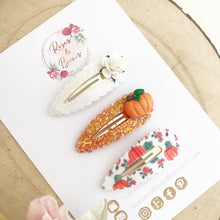 Load image into Gallery viewer, Pumpkin glitter scalloped snap clip set