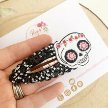 Load image into Gallery viewer, Skull Star glitter large snap clip