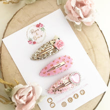 Load image into Gallery viewer, Valentines Pink and gold heart scalloped snap clip set