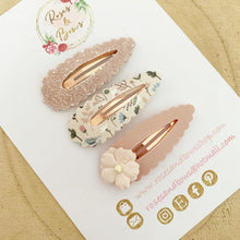 Load image into Gallery viewer, Neutral nude floral scalloped snap clip set