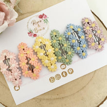 Load image into Gallery viewer, Crochet Daisy Snap Clip Set