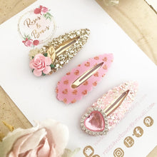 Load image into Gallery viewer, Valentines Pink and gold heart scalloped snap clip set