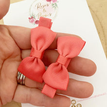 Load image into Gallery viewer, Coral pink Small Hair Bow Clip Set - fringe clips
