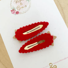 Load image into Gallery viewer, Red and gold star scalloped snap clip set
