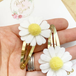 Daisy snap clip