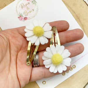 Daisy snap clip