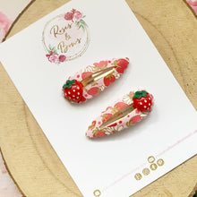 Load image into Gallery viewer, Strawberry scalloped snap clip set
