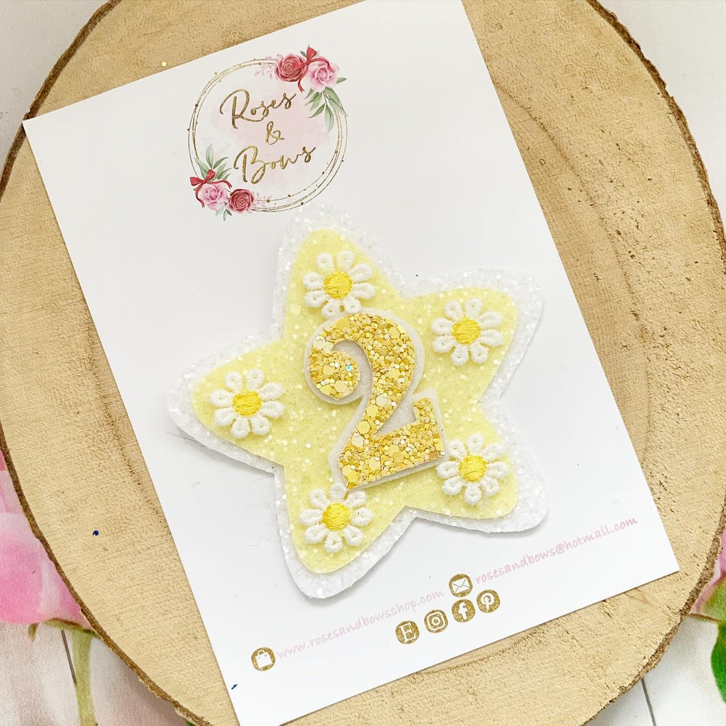 Birthday Badge - yellow Daisy Birthday Glitter Badge