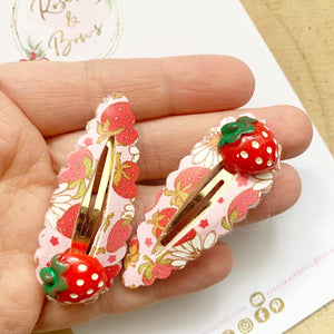 Strawberry scalloped snap clip set