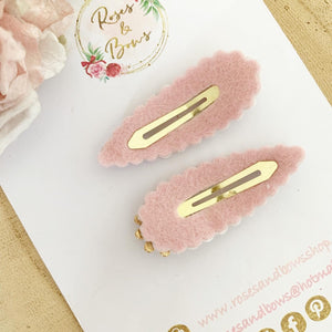 Pink daisy snap clips set