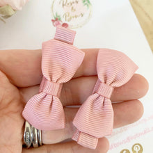 Load image into Gallery viewer, Dusky Pink Small Hair Bow Clip Set
