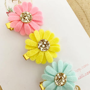 Bright Daisy alligator clip set