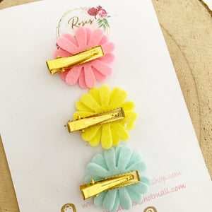 Bright Daisy alligator clip set