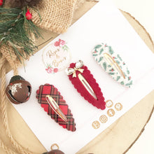 Load image into Gallery viewer, Christmas scalloped snap clip set
