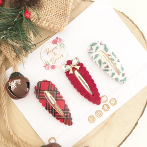 Christmas scalloped snap clip set