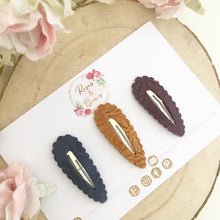 Load image into Gallery viewer, Autumn/ fall leatherette scalloped snap clip set
