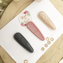 Load image into Gallery viewer, Velvet snap clip set - grey, pink and cream
