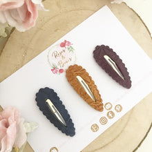 Load image into Gallery viewer, Autumn/ fall leatherette scalloped snap clip set
