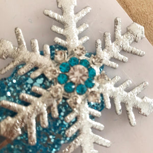 Large Snowflake scalloped snap clip