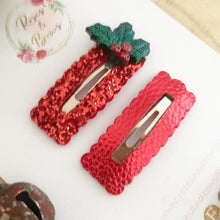 Load image into Gallery viewer, Christmas Red Glitter and Leatherette scalloped snap clip set
