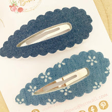 Load image into Gallery viewer, Dark Denim Large scalloped snap clip set
