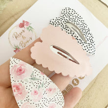 Load image into Gallery viewer, Monochrome and blush heart leatherette scalloped snap clip set
