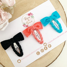 Load image into Gallery viewer, Velvet snap clip set - fringe clip set black, coral and turquoise
