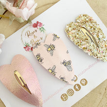 Load image into Gallery viewer, Pink bee heart glitter and leatherette scalloped snap clip set
